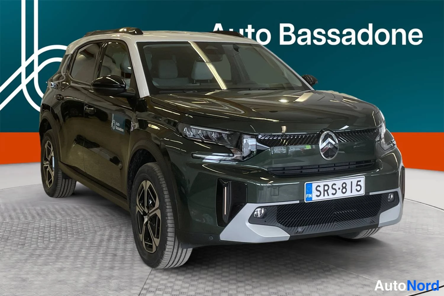Vihreä Citroen E-c3 aircross 2026, etuviisto, keula oikealle, kuva 2