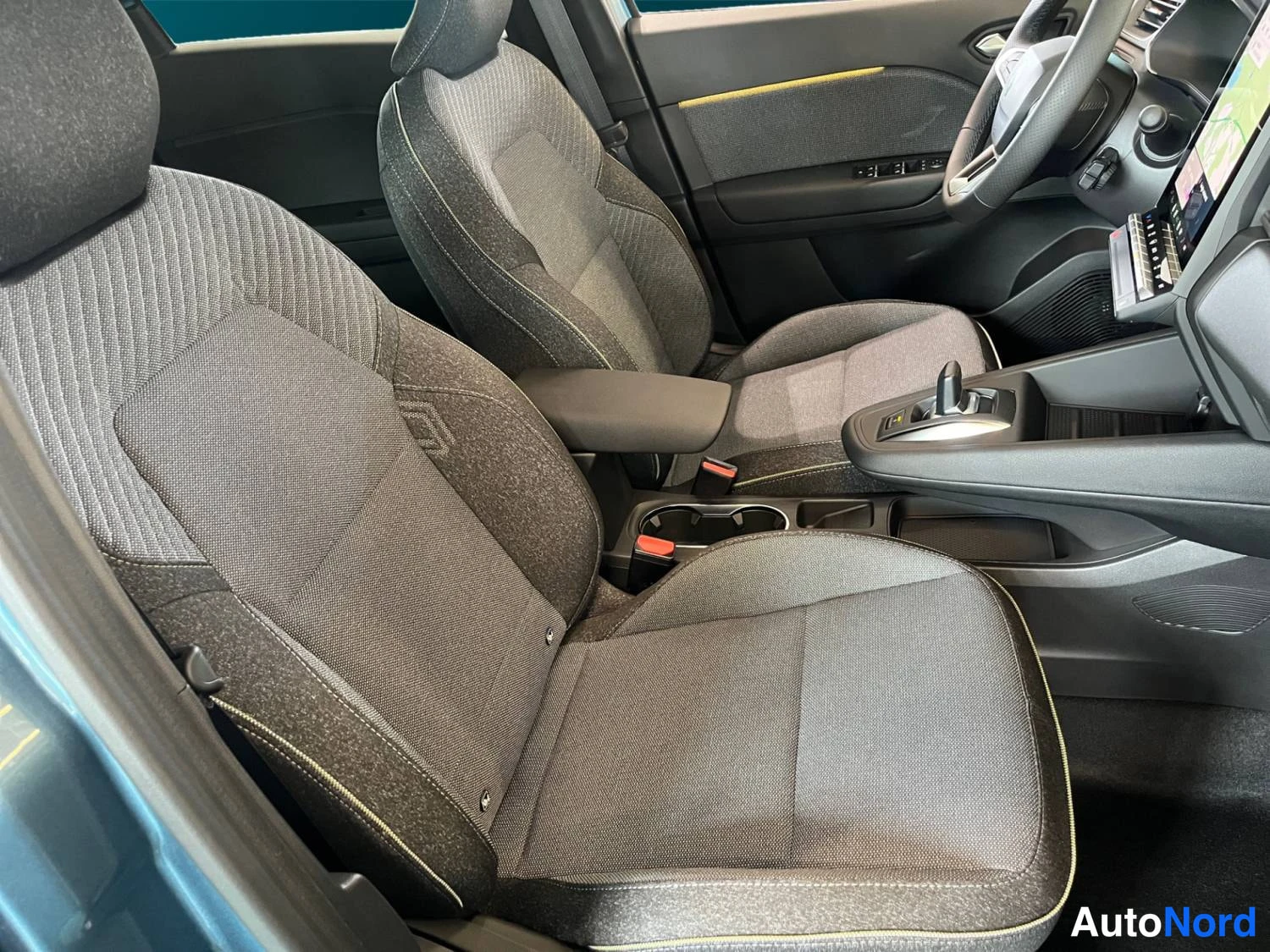 Sininen Renault Symbioz 2026, kuva 14