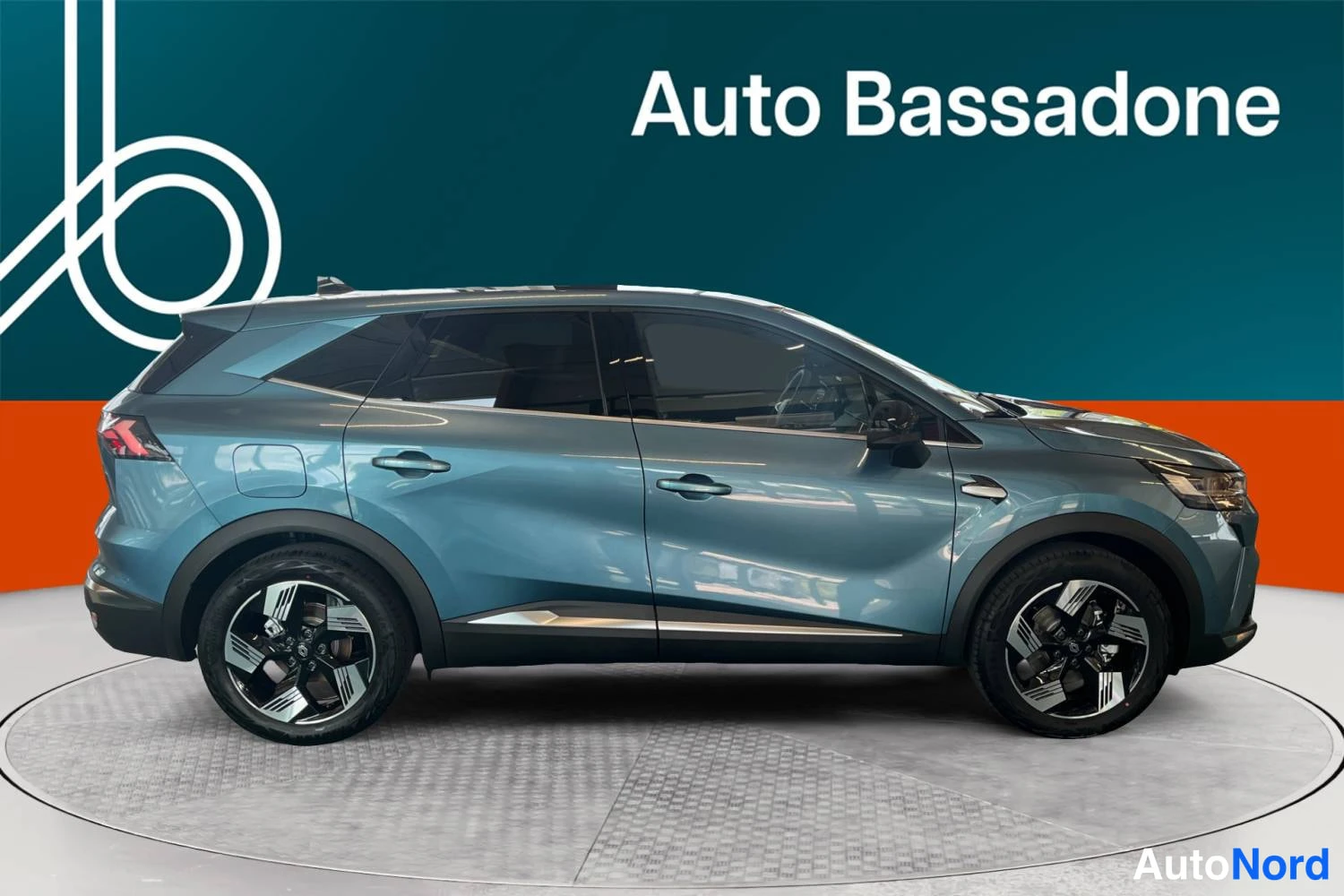 Sininen Renault Symbioz 2026, etuviisto, keula oikealle, kuva 3
