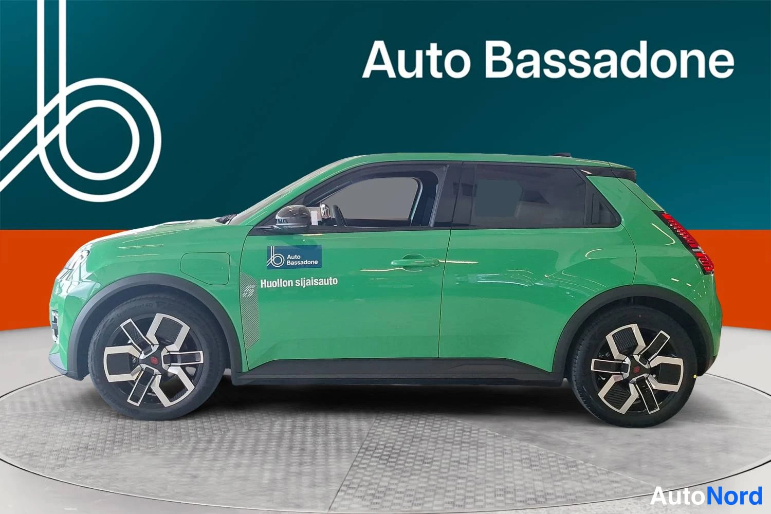 Vihreä Renault 5 E-Tech electric 2026, sivulta, kuva 4