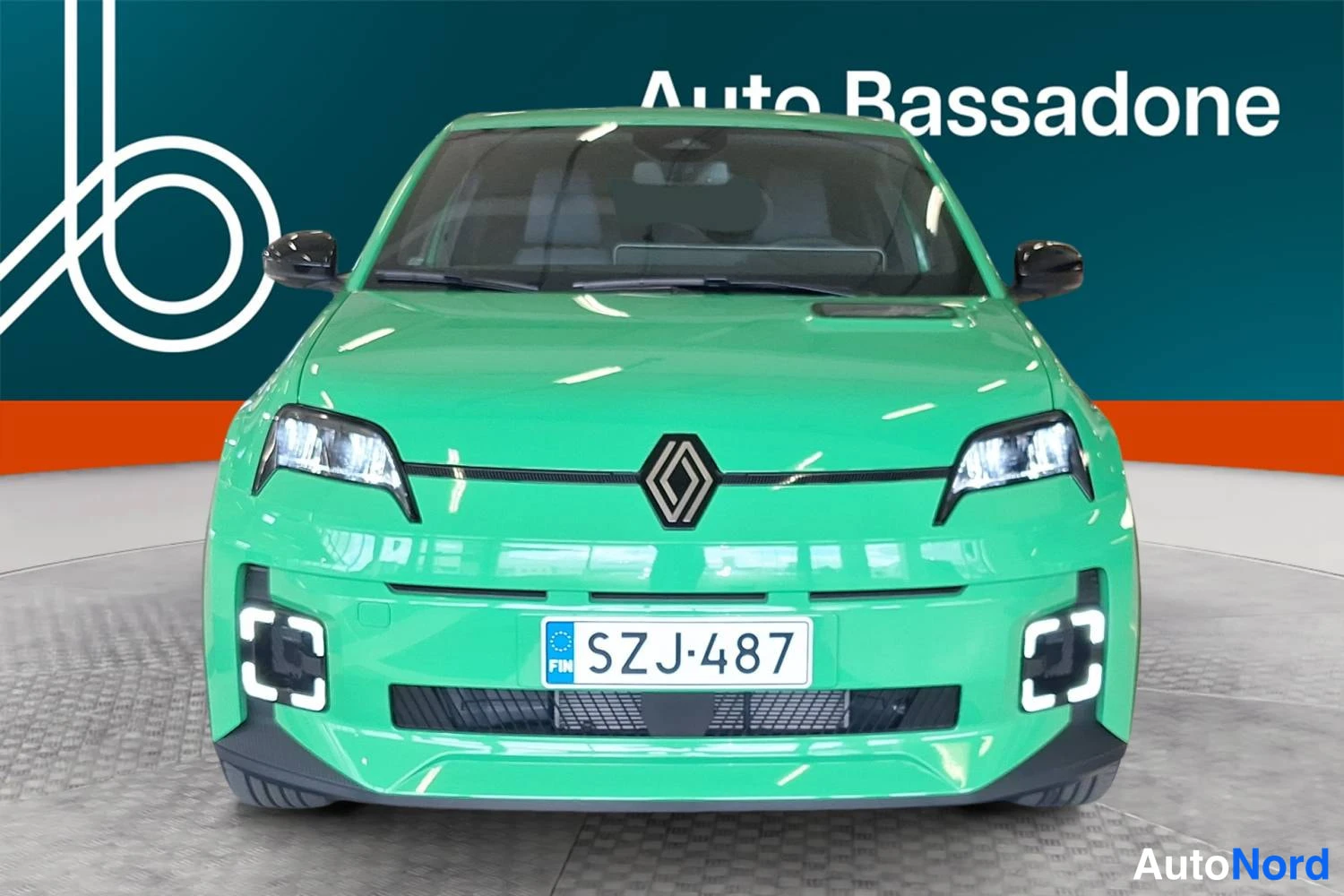 Vihreä Renault 5 E-Tech electric 2026, edestä, kuva 3