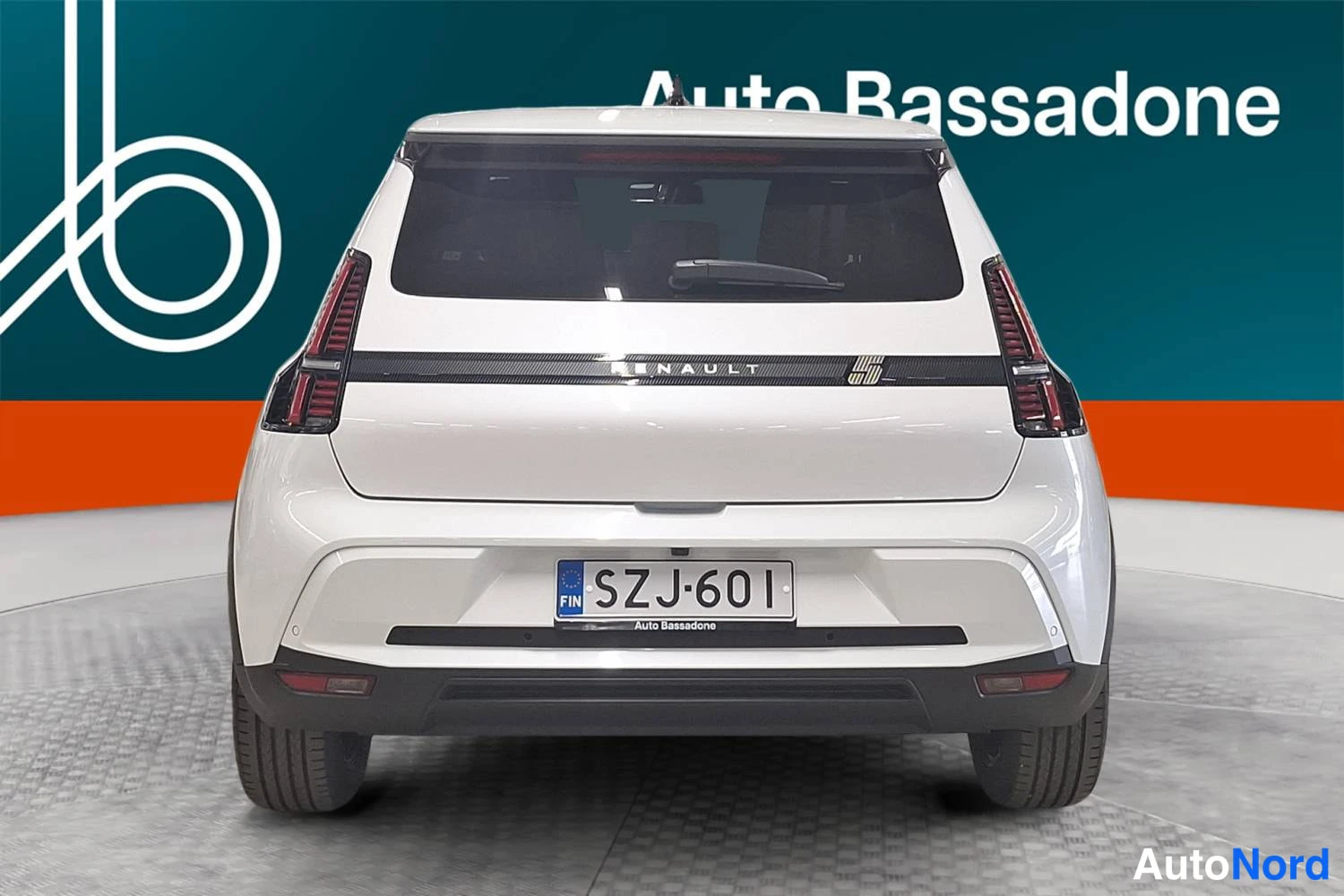 Valkoinen Renault 5 E-Tech electric 2026, takaa, kuva 8