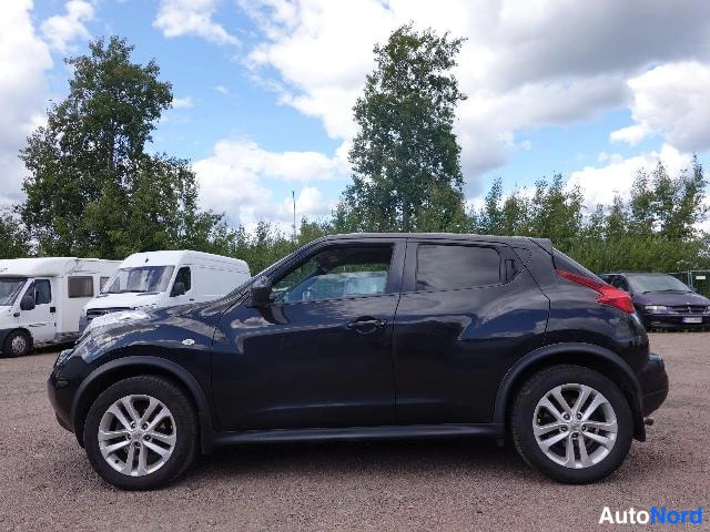 Musta Nissan Juke 2011, sivulta, kuva 6