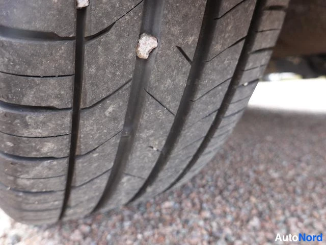 Musta Nissan Juke 2011, yksityiskohta, kuva 29