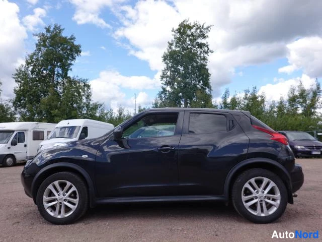 Musta Nissan Juke 2011, sivulta, kuva 8