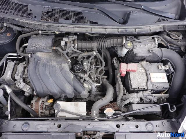 Musta Nissan Juke 2011, moottoritila, kuva 23
