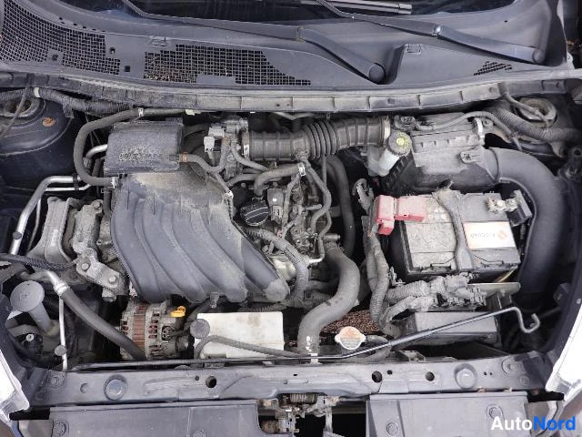 Musta Nissan Juke 2011, moottoritila, kuva 24