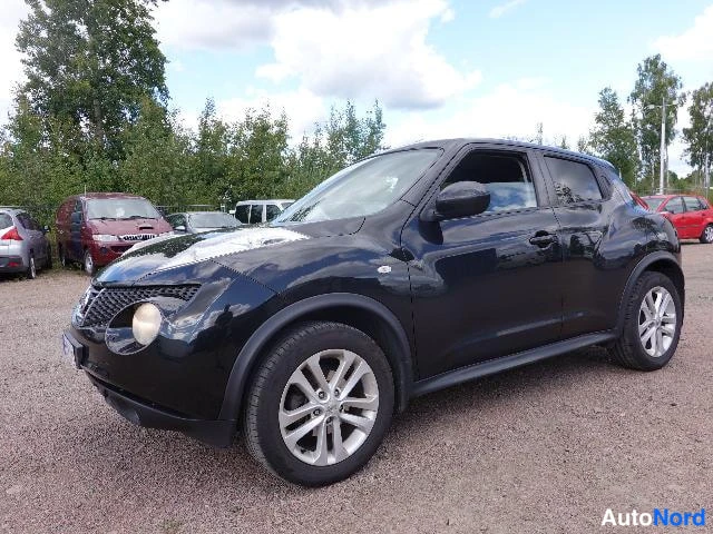 Musta Nissan Juke 2011, etuviisto, keula vasemmalle, kuva 2