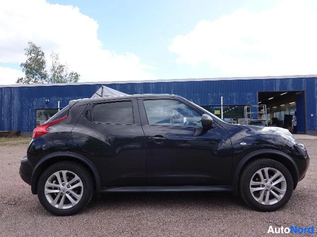 Musta Nissan Juke 2011, sivulta, kuva 9