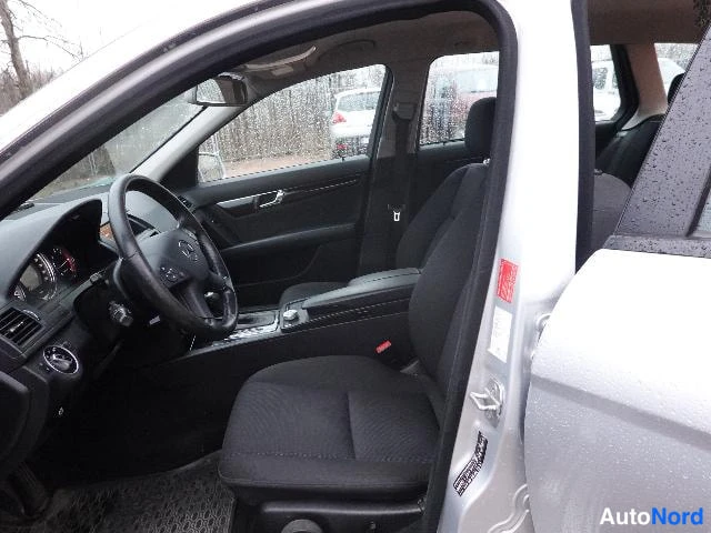 Hopea Mercedes-Benz 220 CDI 2010, ohjaamo, kuva 22