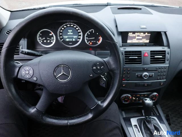 Hopea Mercedes-Benz 220 CDI 2010, ohjaamo, kuva 24