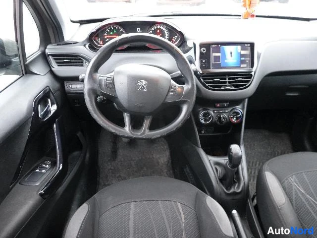 Vaaleanpunainen Peugeot 208 2012, kuva 16
