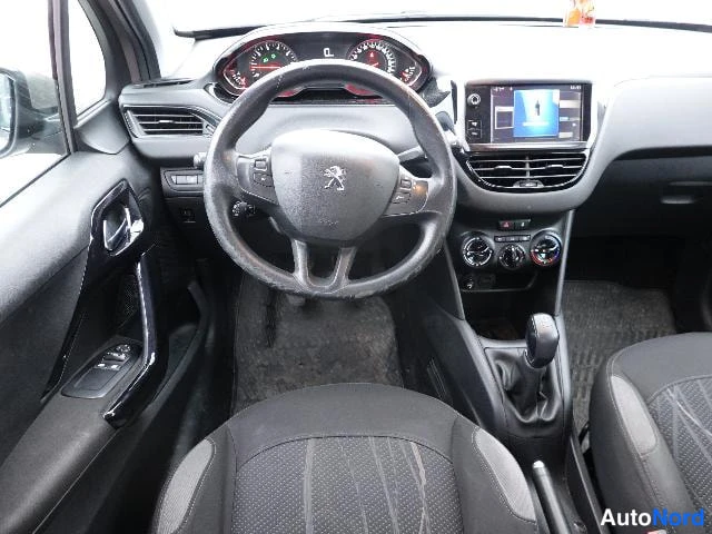 Vaaleanpunainen Peugeot 208 2012, kuva 17