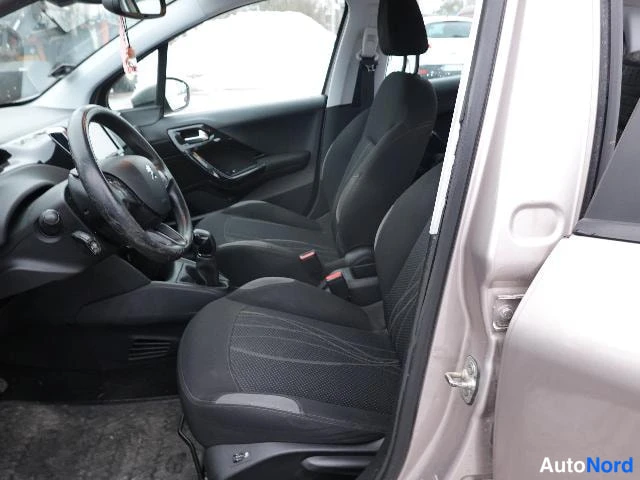Vaaleanpunainen Peugeot 208 2012, kuva 20