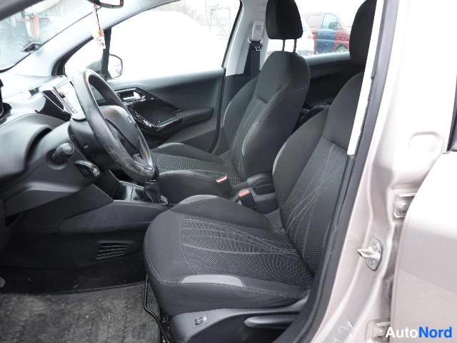 Vaaleanpunainen Peugeot 208 2012, kuva 18