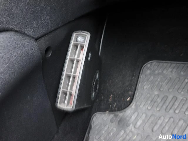 Vaaleanpunainen Peugeot 208 2012, yksityiskohta, kuva 26