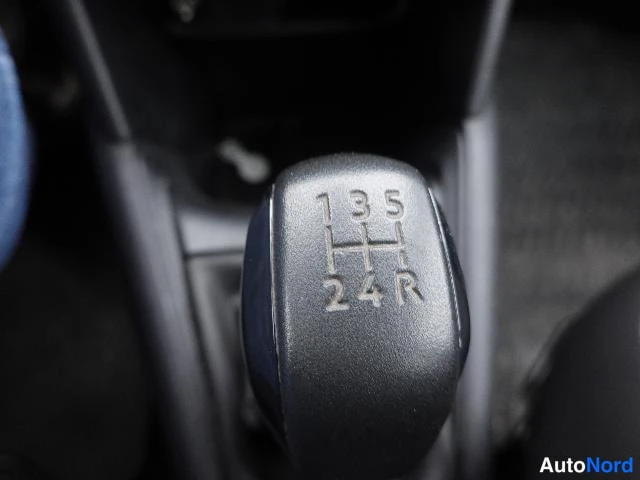 Vaaleanpunainen Peugeot 208 2012, yksityiskohta, kuva 27