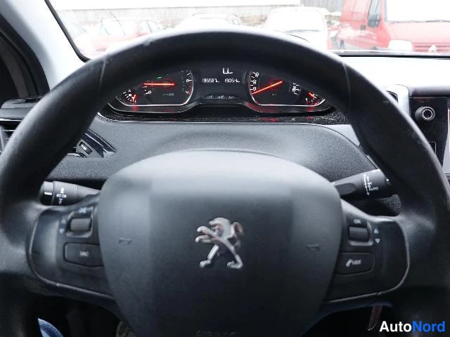 Vaaleanpunainen Peugeot 208 2012, yksityiskohta, kuva 22