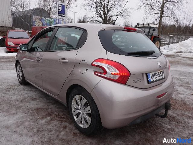 Vaaleanpunainen Peugeot 208 2012, takaviisto, kuva 7