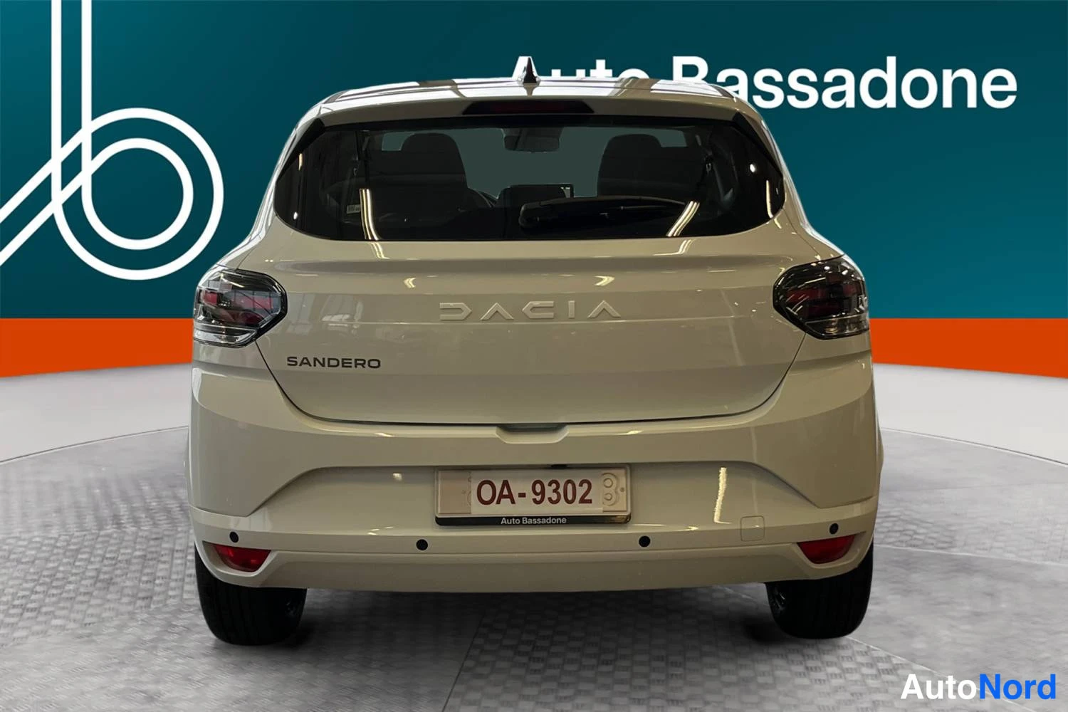 Valkoinen Dacia Sandero 2026, takaa, kuva 8