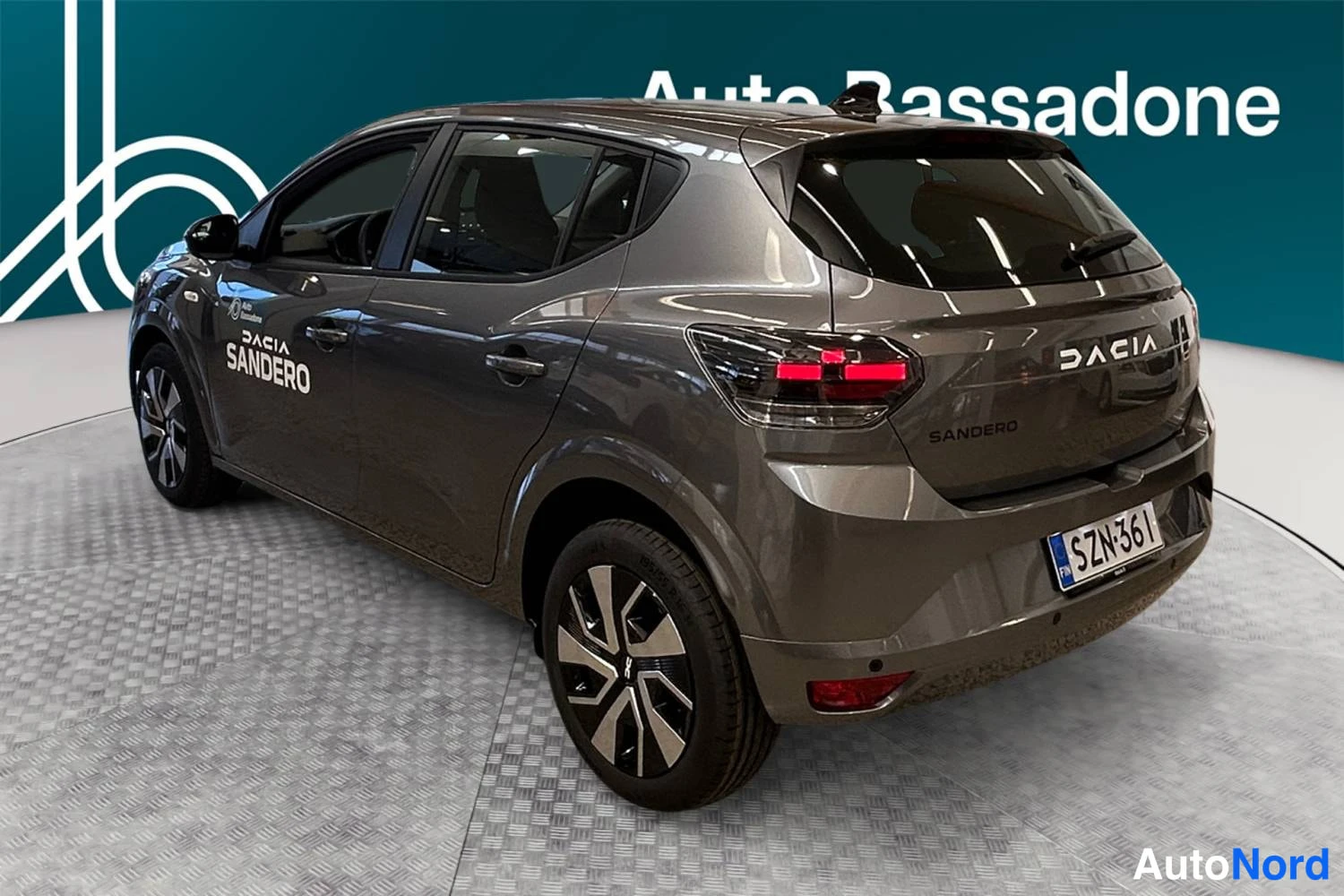 Harmaa Dacia Sandero 2026, takaviisto, kuva 6