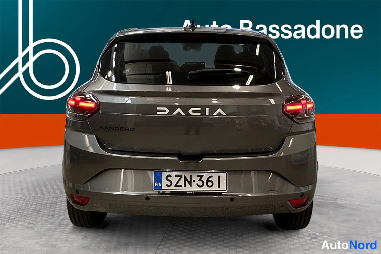 Harmaa Dacia Sandero 2026, takaa, kuva 8