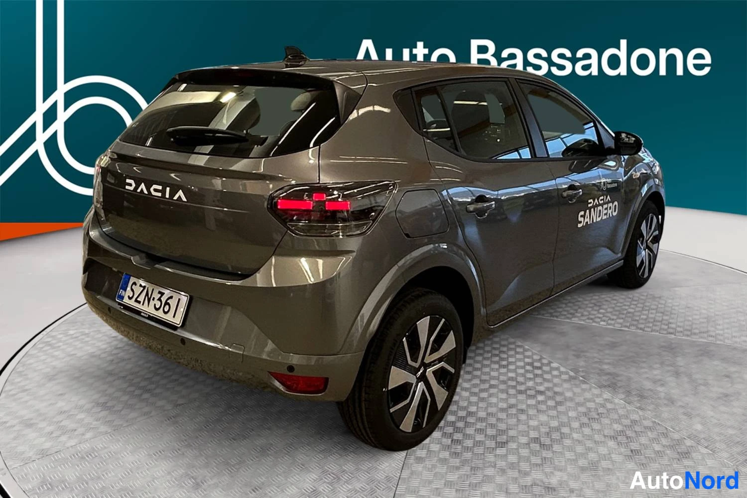 Harmaa Dacia Sandero 2026, takaviisto, kuva 7
