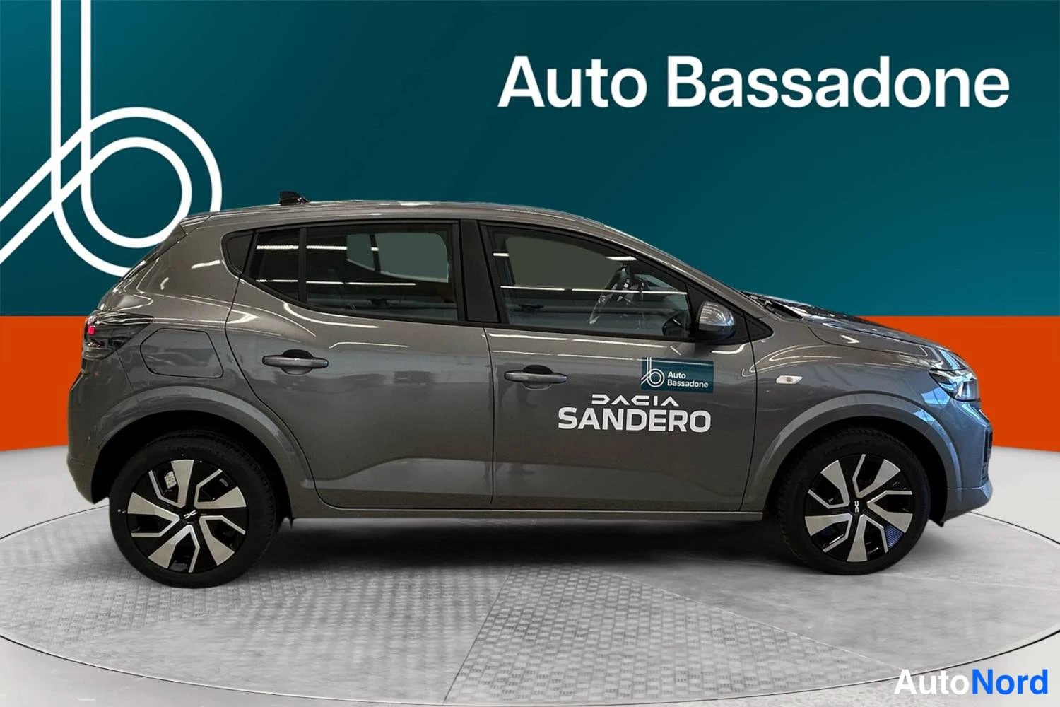 Harmaa Dacia Sandero 2026, sivulta, kuva 5