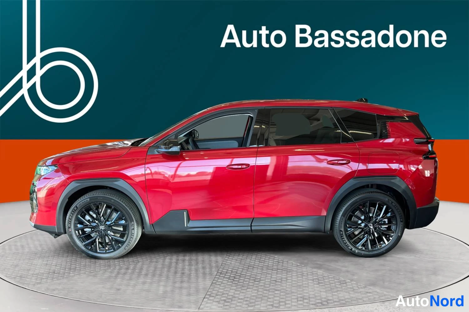 Punainen Citroen c5 aircross 2026, sivulta, kuva 6