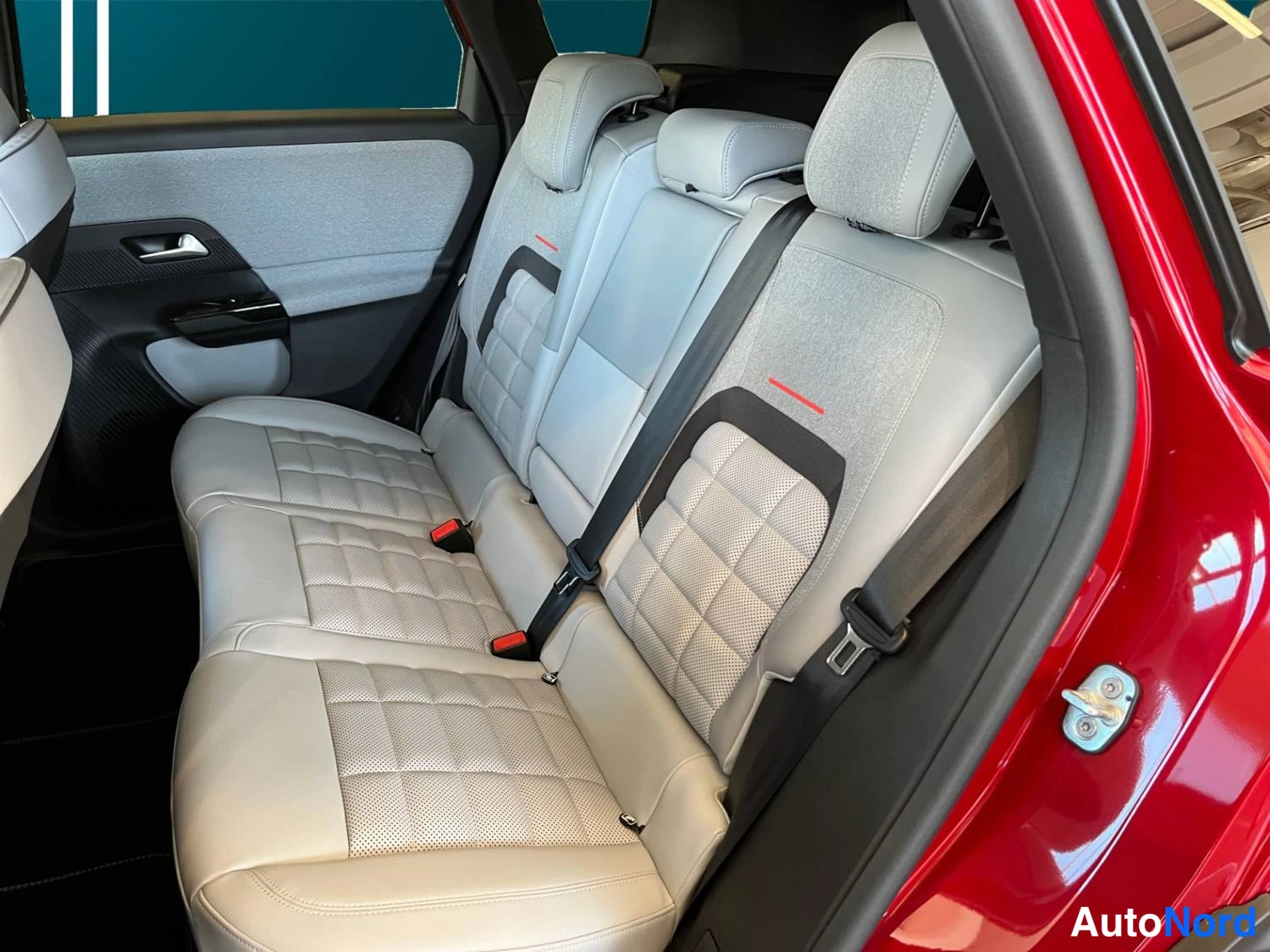 Punainen Citroen c5 aircross 2026, kuva 14