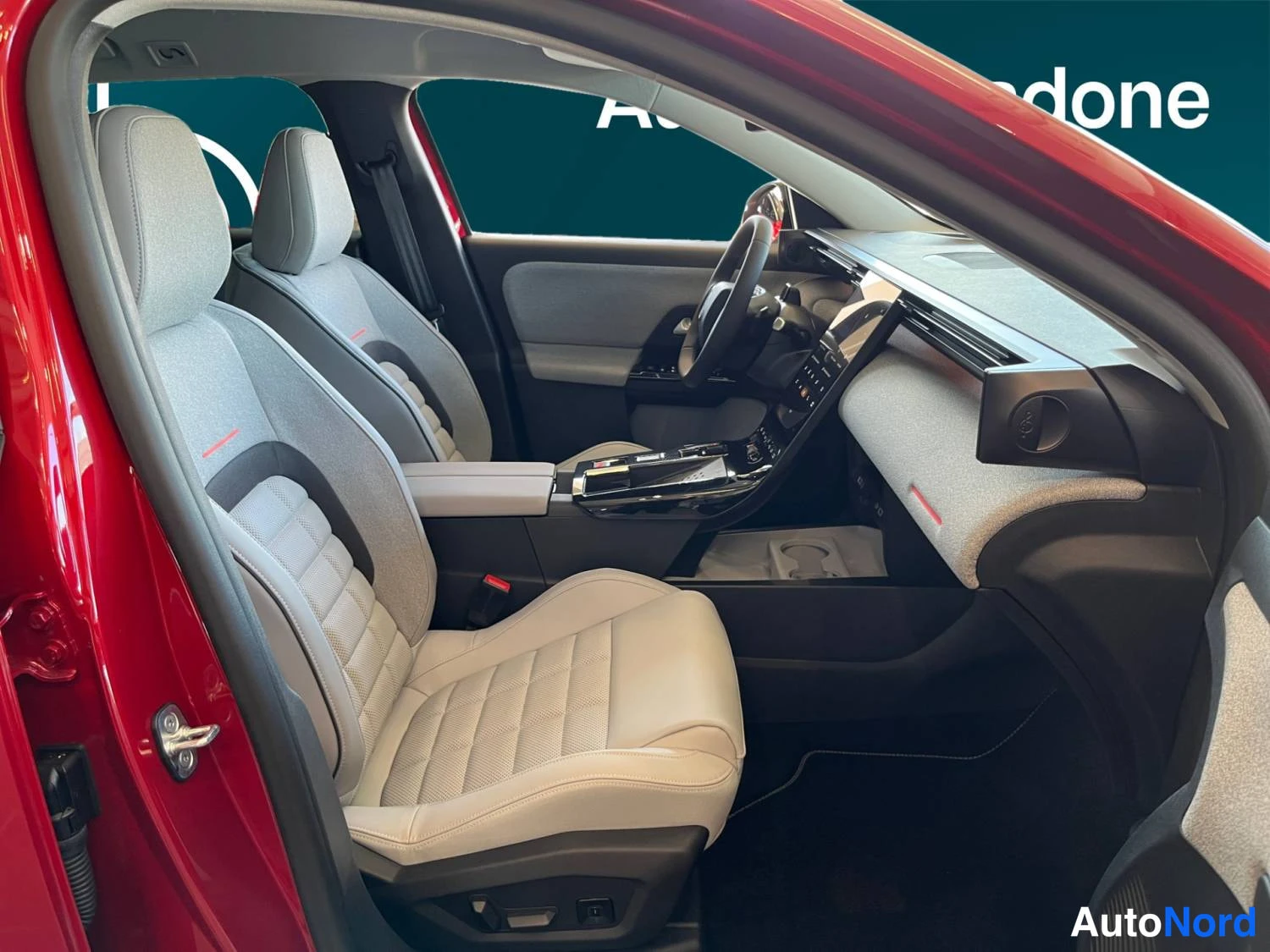 Punainen Citroen c5 aircross 2026, kuva 15