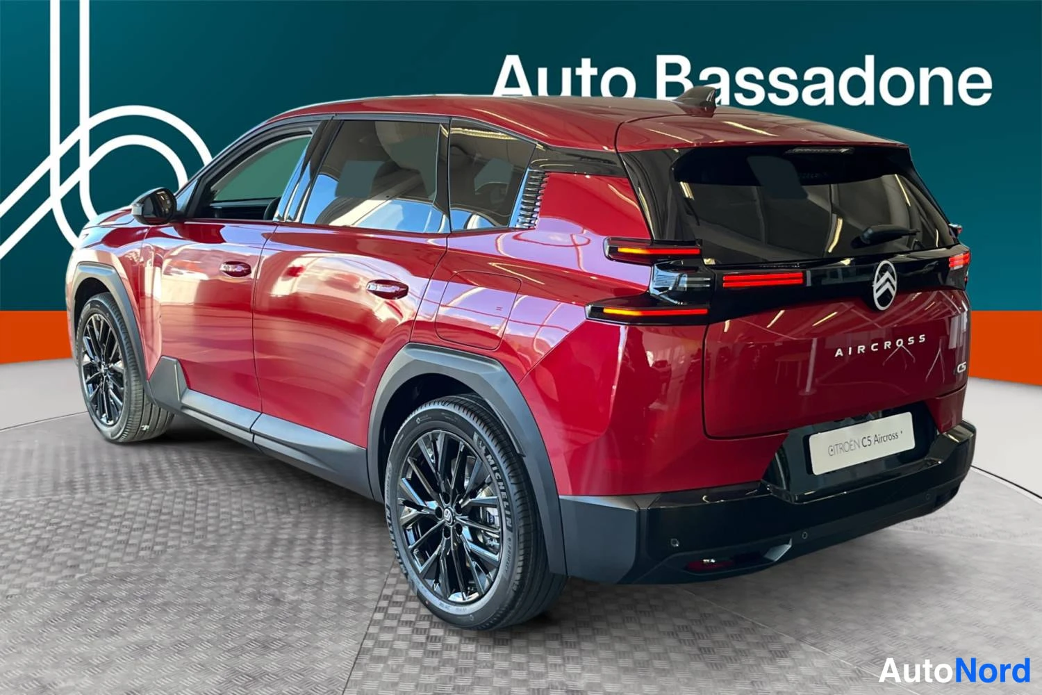 Punainen Citroen c5 aircross 2026, takaviisto, kuva 7