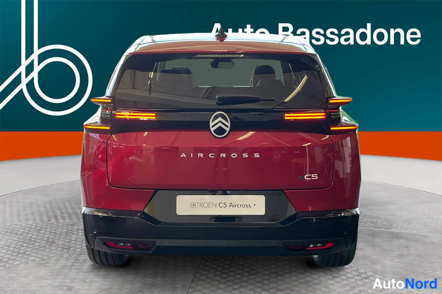 Punainen Citroen c5 aircross 2026, takaa, kuva 9