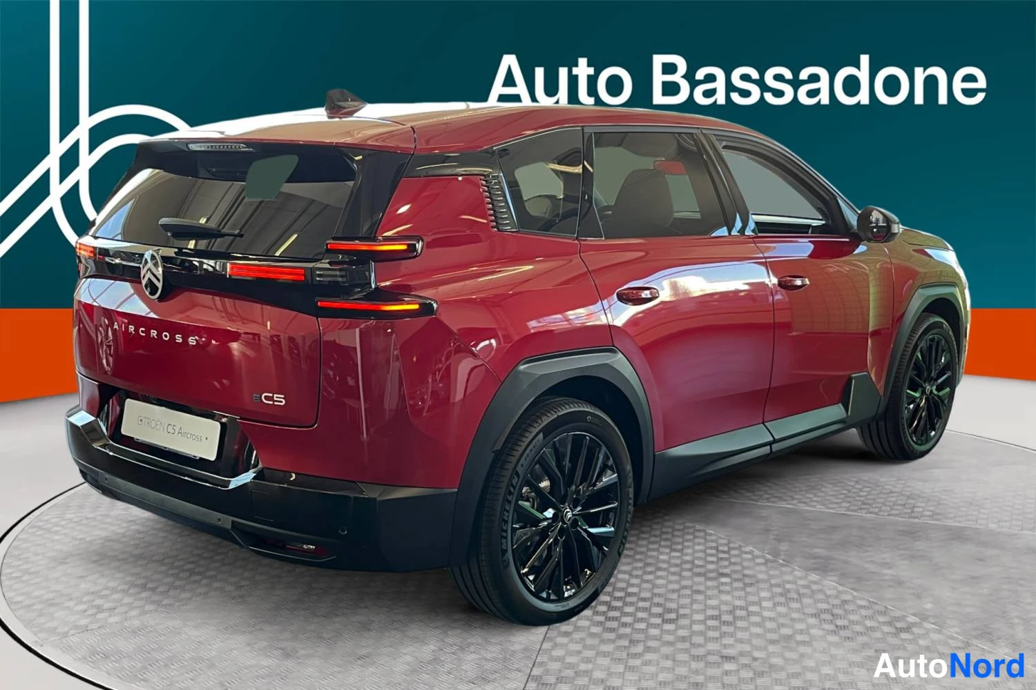 Punainen Citroen c5 aircross 2026, takaviisto, kuva 8