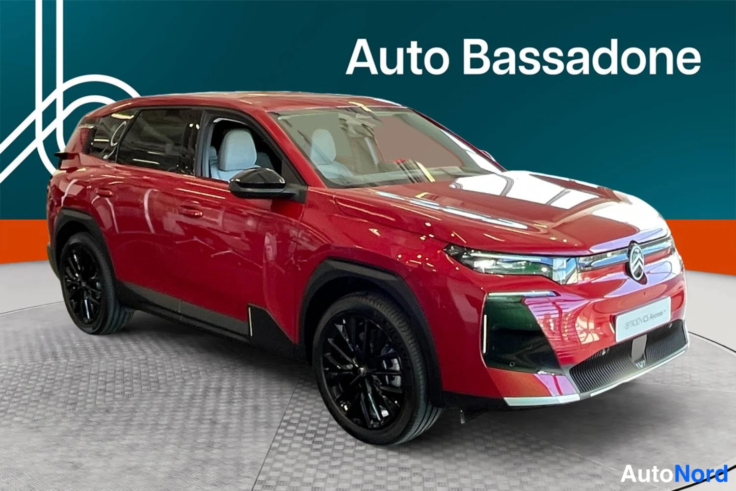 Punainen Citroen c5 aircross 2026, etuviisto, keula oikealle, kuva 4
