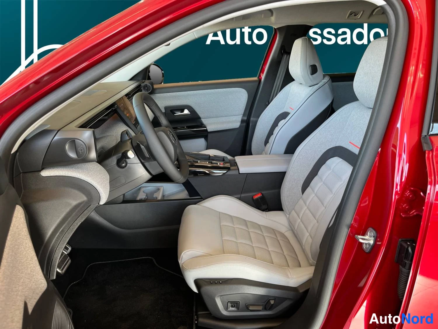 Punainen Citroen c5 aircross 2026, kuva 10