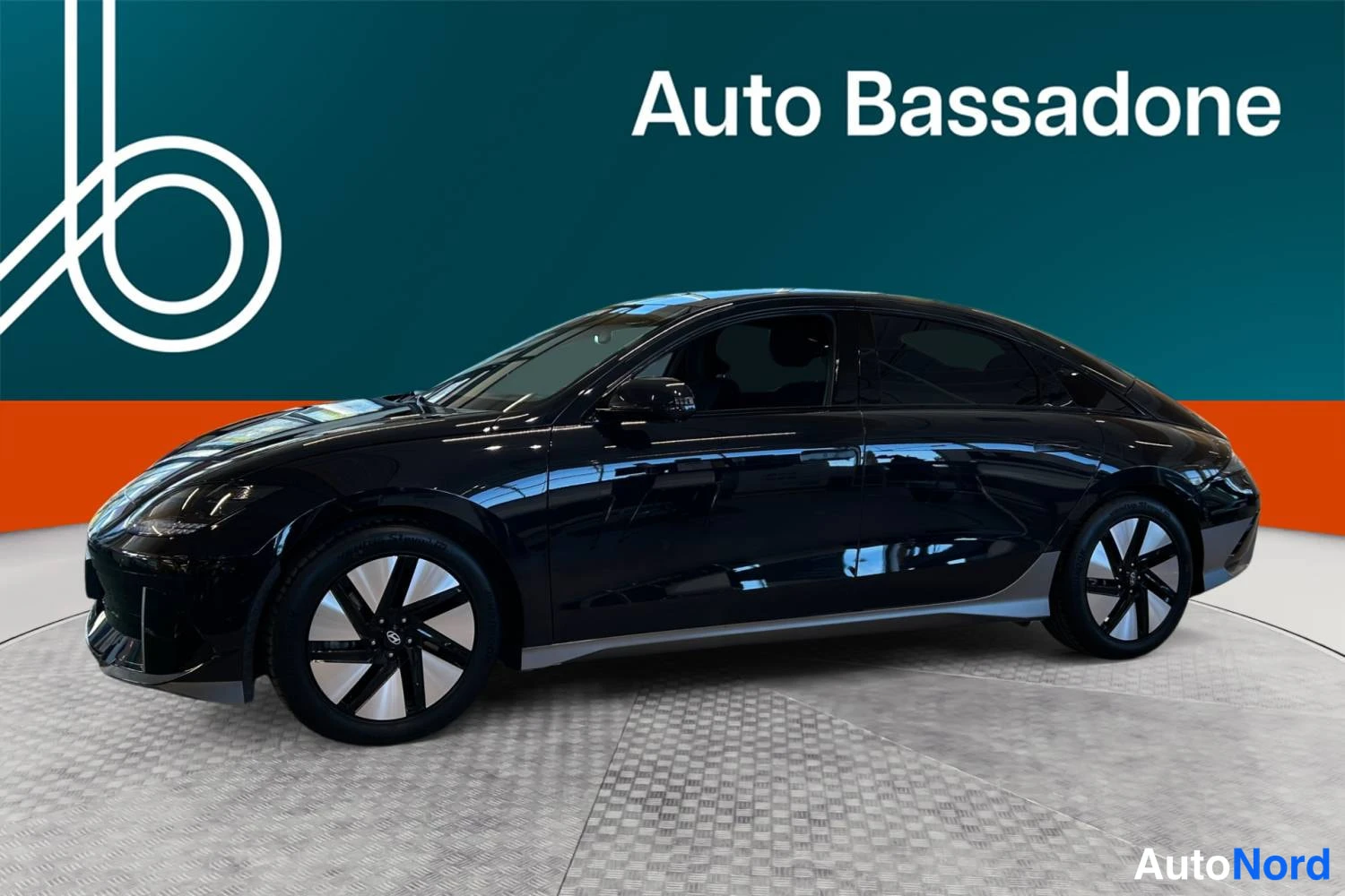 Musta Hyundai Ioniq 6 2025, etuviisto, keula vasemmalle, kuva 2