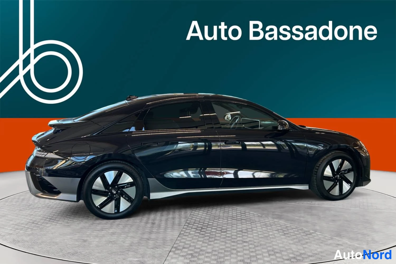 Musta Hyundai Ioniq 6 2025, sivulta, kuva 6