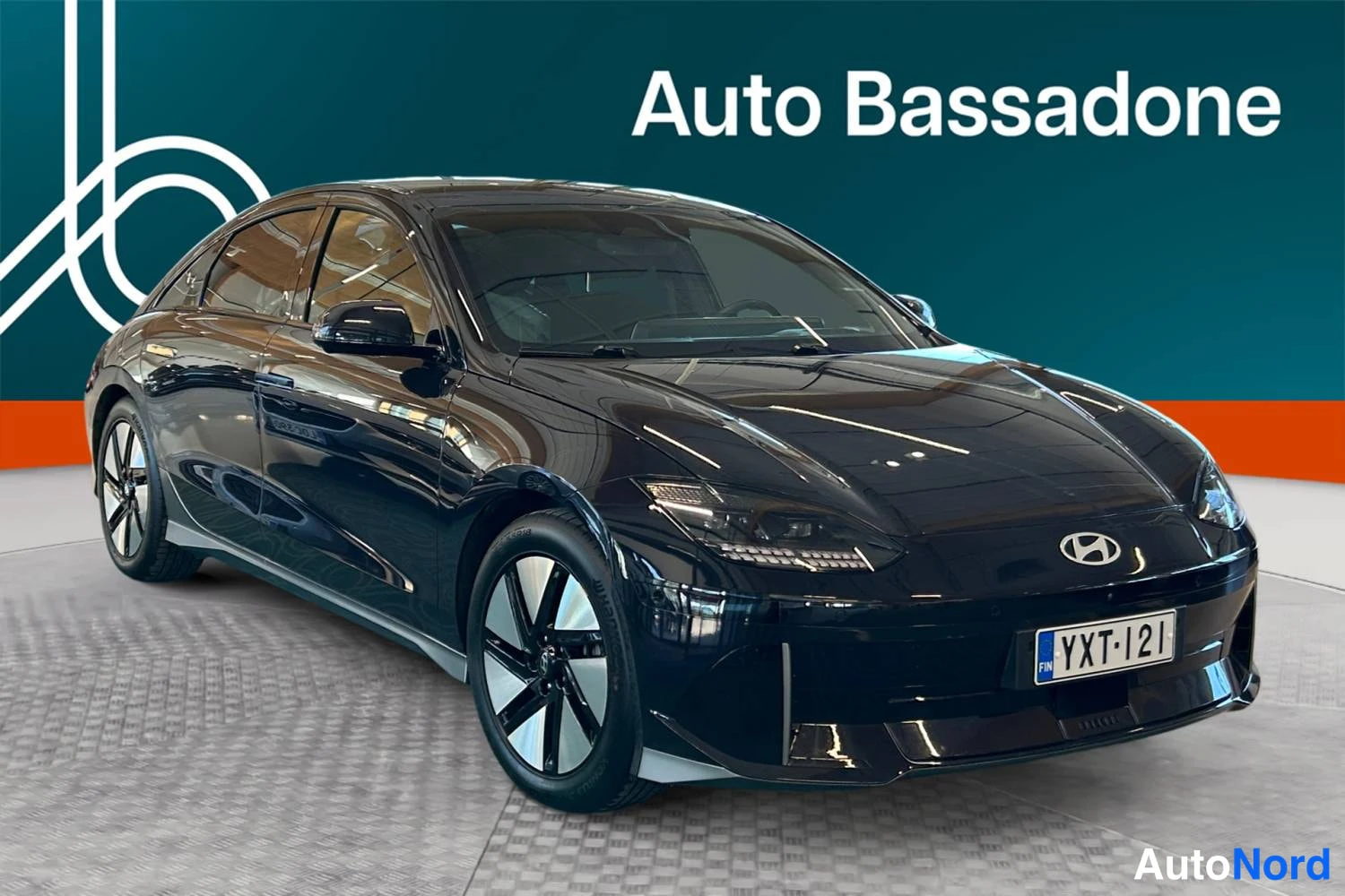 Musta Hyundai Ioniq 6 2025, etuviisto, keula oikealle, kuva 3