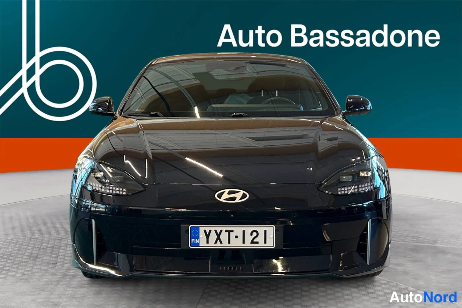 Musta Hyundai Ioniq 6 2025, edestä, kuva 5