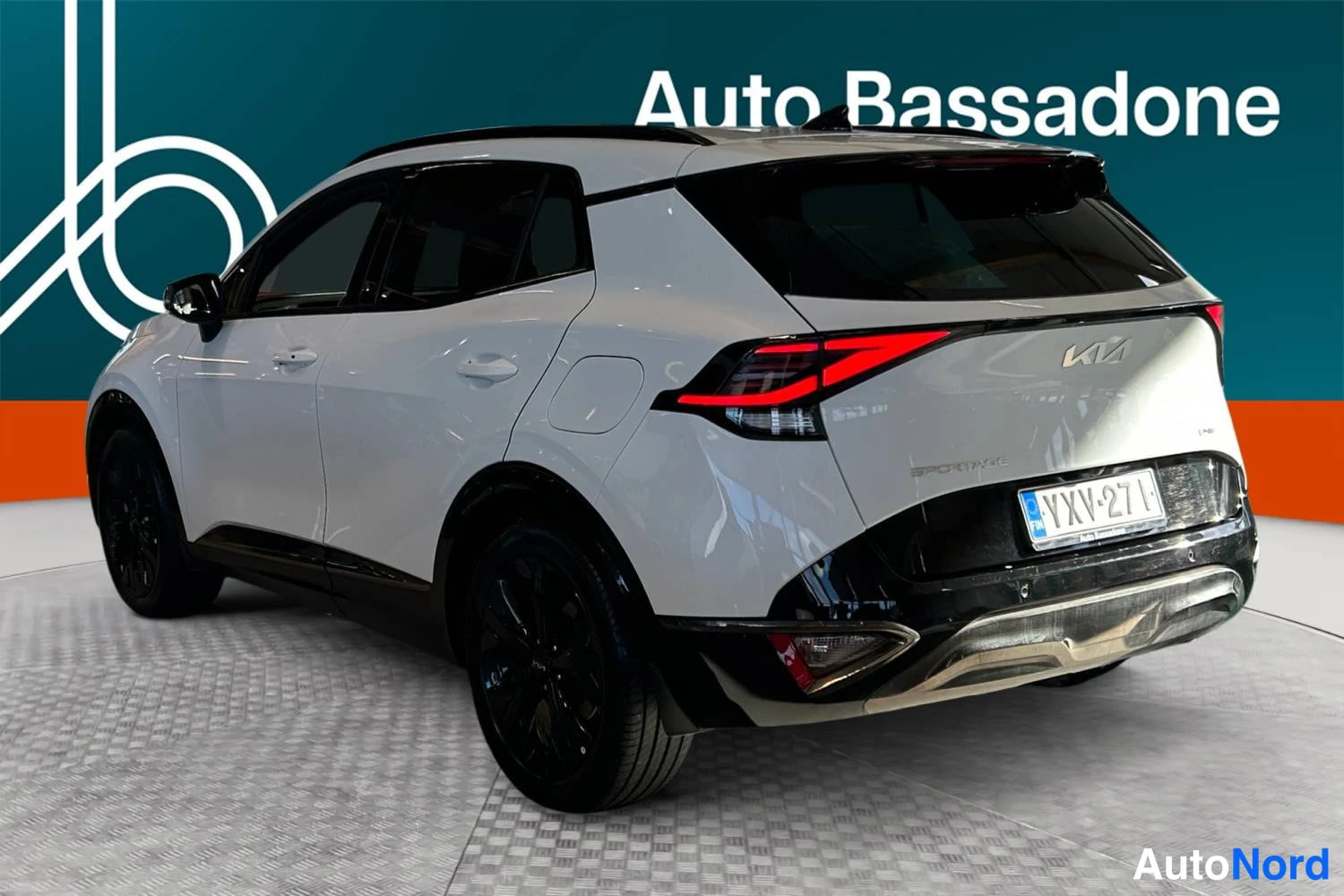 Valkoinen Kia Sportage 2024, takaviisto, kuva 7