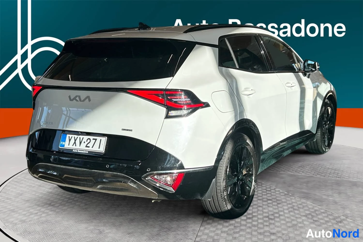 Valkoinen Kia Sportage 2024, takaviisto, kuva 8