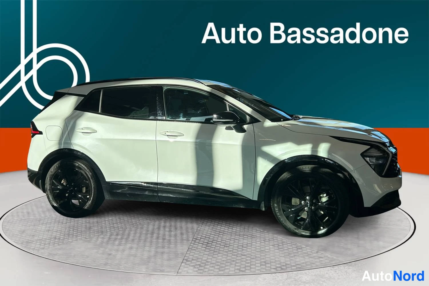 Valkoinen Kia Sportage 2024, sivulta, kuva 6