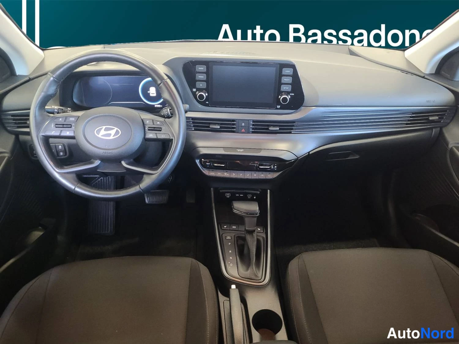 Red Hyundai I20 2024, detail, photo 10