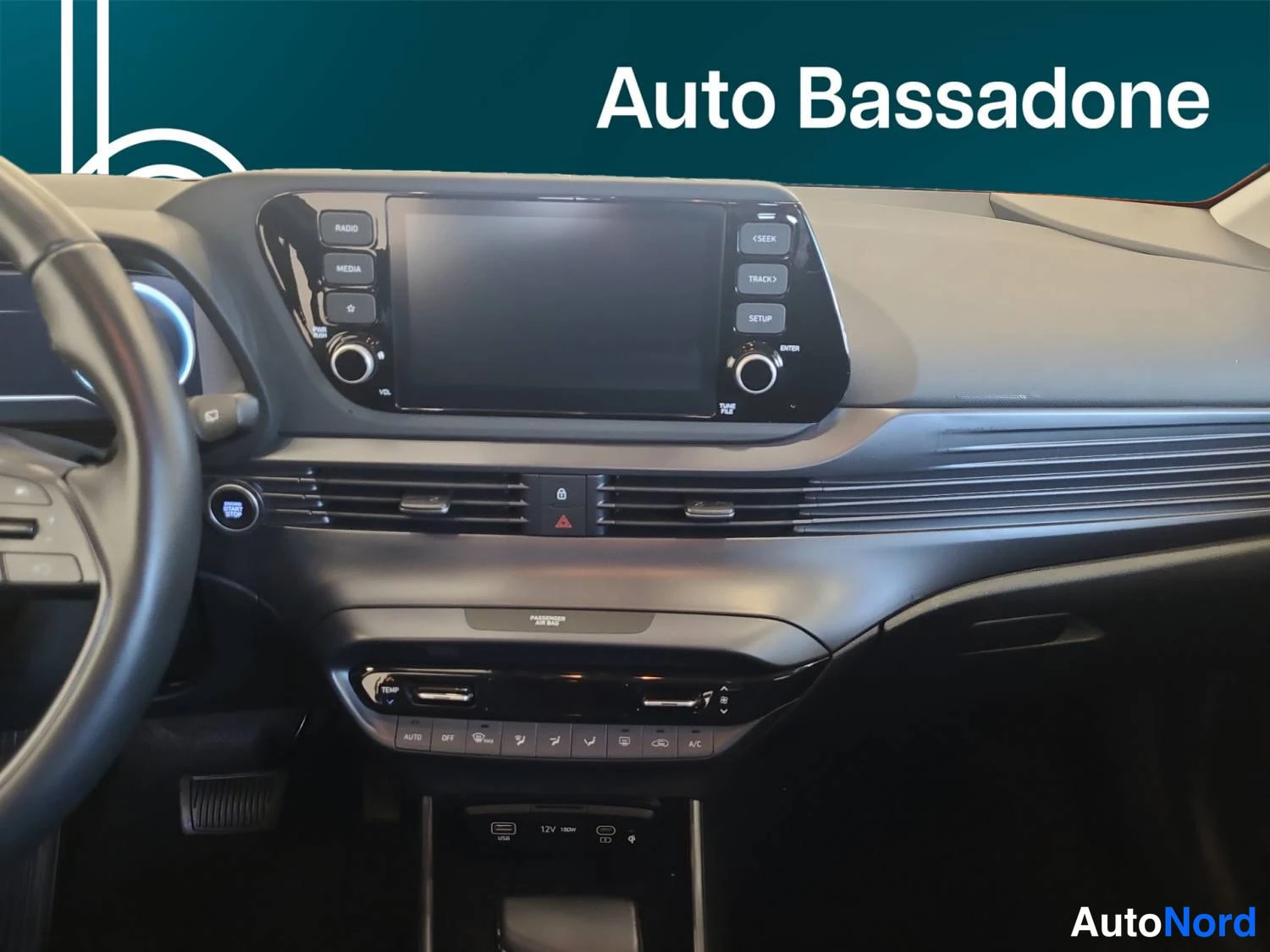 Red Hyundai I20 2024, detail, photo 11