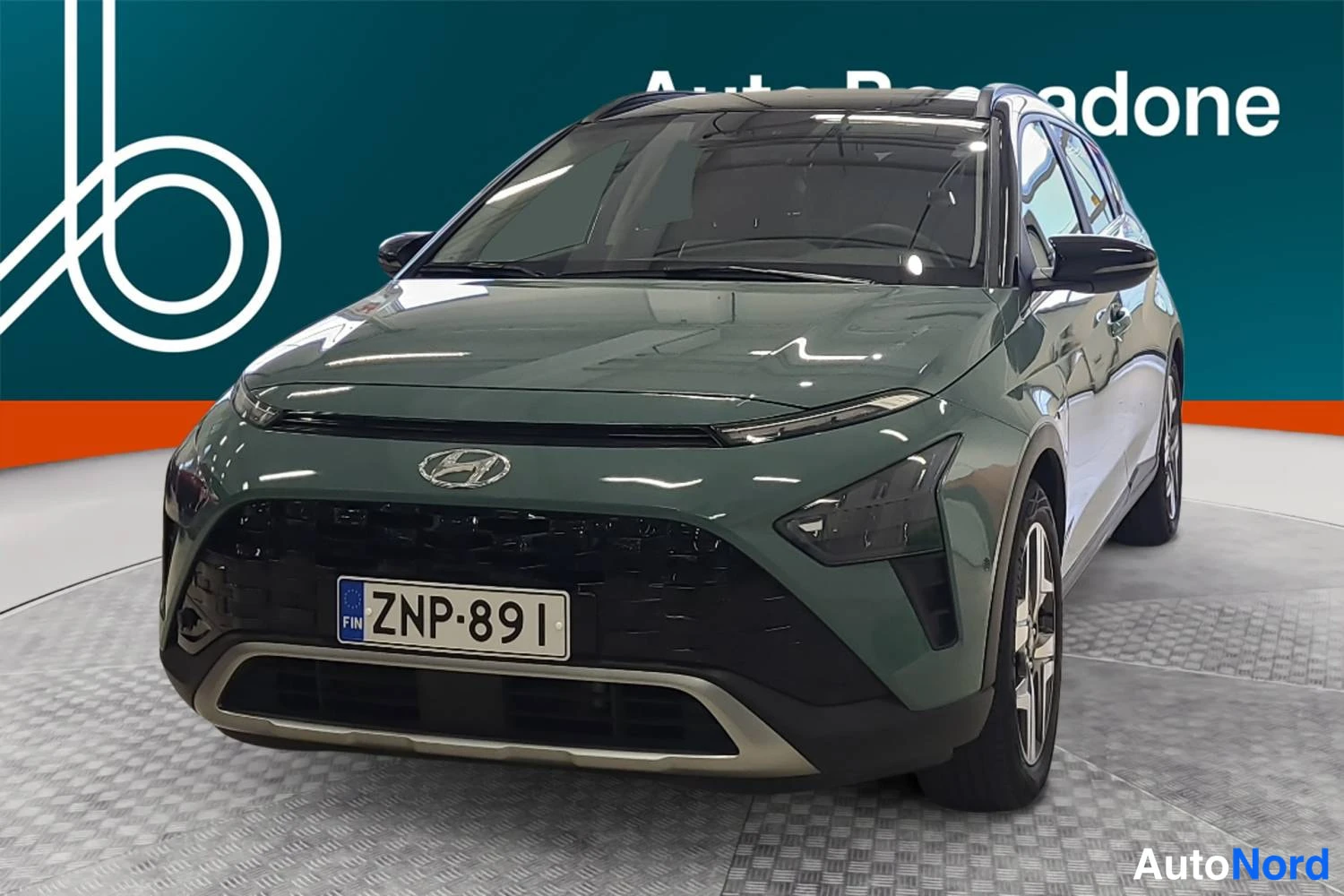 Harmaa Hyundai Bayon 2021, etuviisto, keula vasemmalle, kuva 2
