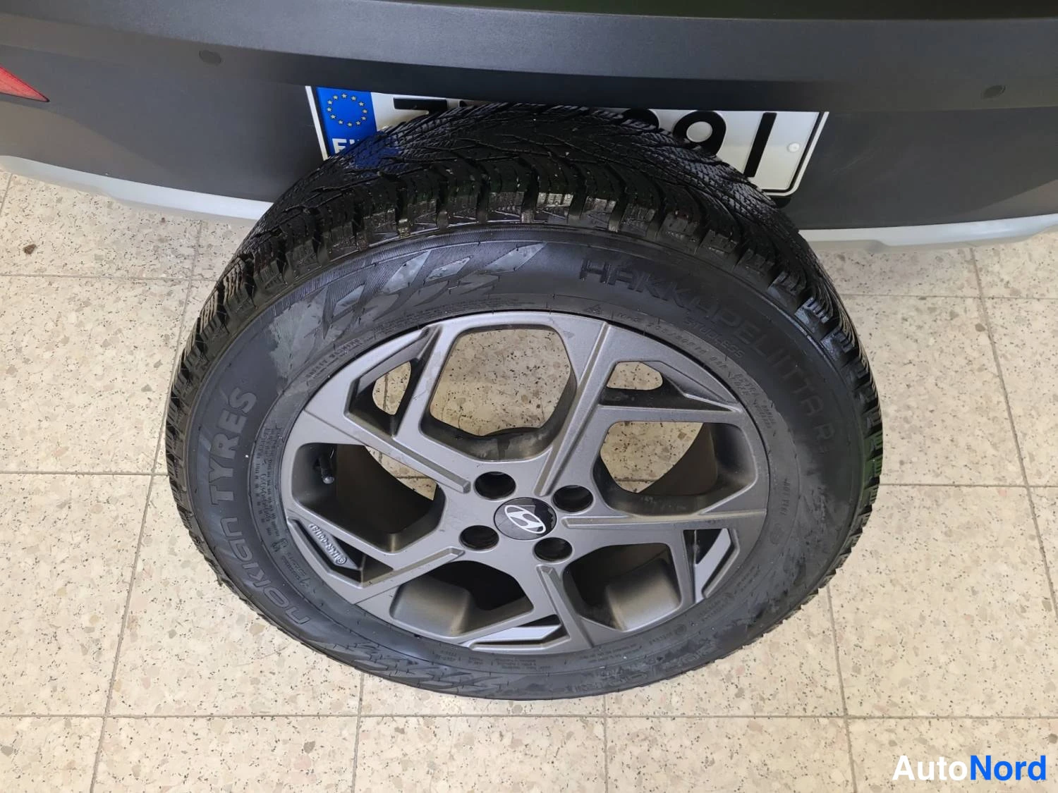 Harmaa Hyundai Bayon 2021, takaviisto, kuva 7