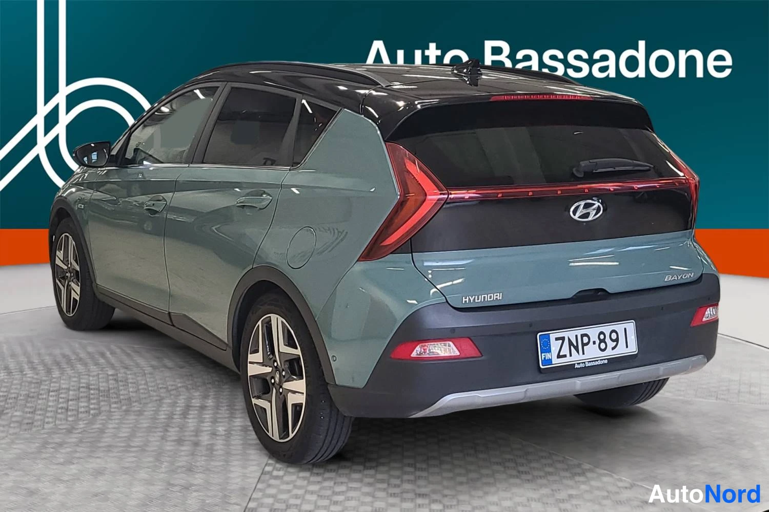 Harmaa Hyundai Bayon 2021, takaviisto, kuva 5