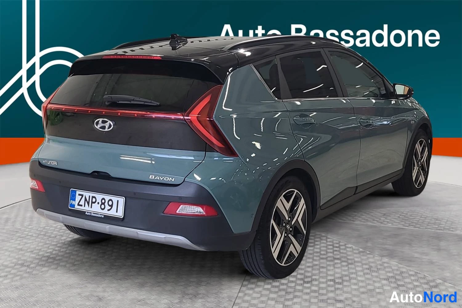Harmaa Hyundai Bayon 2021, takaviisto, kuva 6