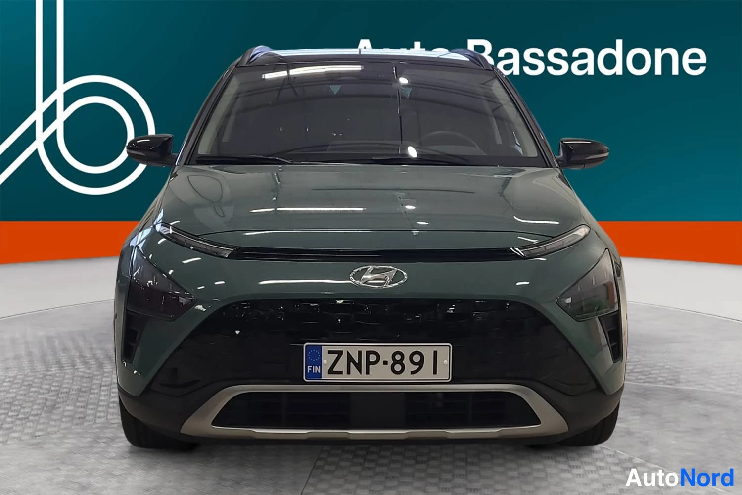 Harmaa Hyundai Bayon 2021, edestä, kuva 3